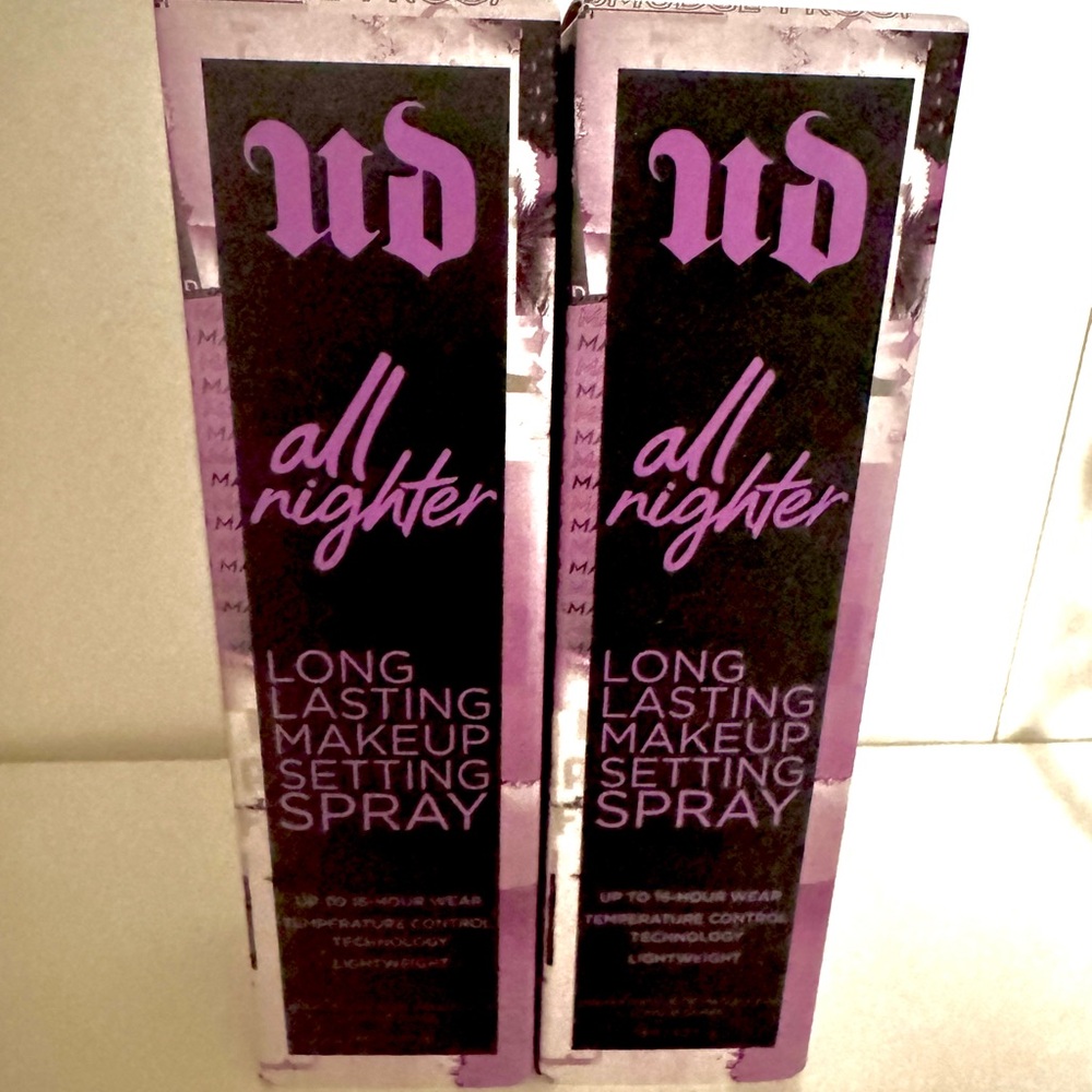 Urban Decay Setting Spray - Purple and Black